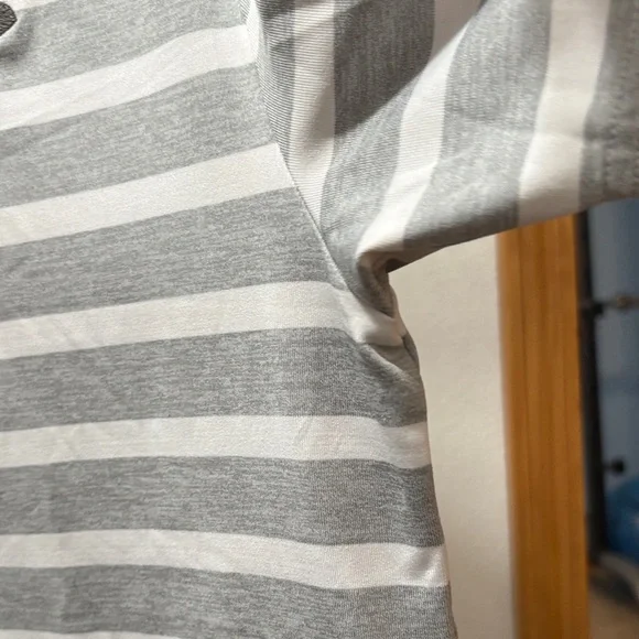 Under Armour Men's Light Gray and White Polo Shirt - Picture 4 of 7
